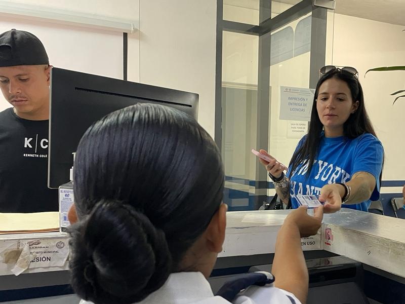 Más de 950 mujeres beneficiadas con descuento en licencia