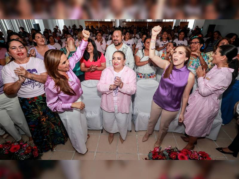 Son testigos Mara Lezama y Atenea Gómez la toma de protesta de la Red de Mujeres Embajadoras por la Paz