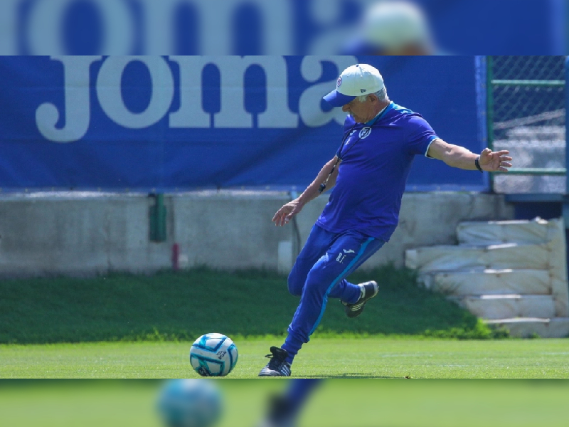 Pide Tuca cambios en la estructura del futbol nacional