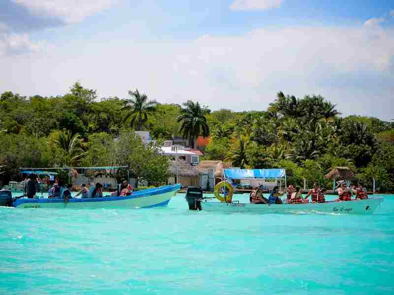 La laguna de Bacalar, en riesgo por excesivo número de embarcaciones