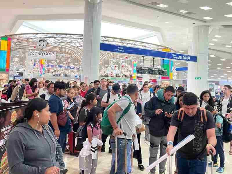 Continúa arribo masivo de turistas vía aérea al Caribe Mexicano