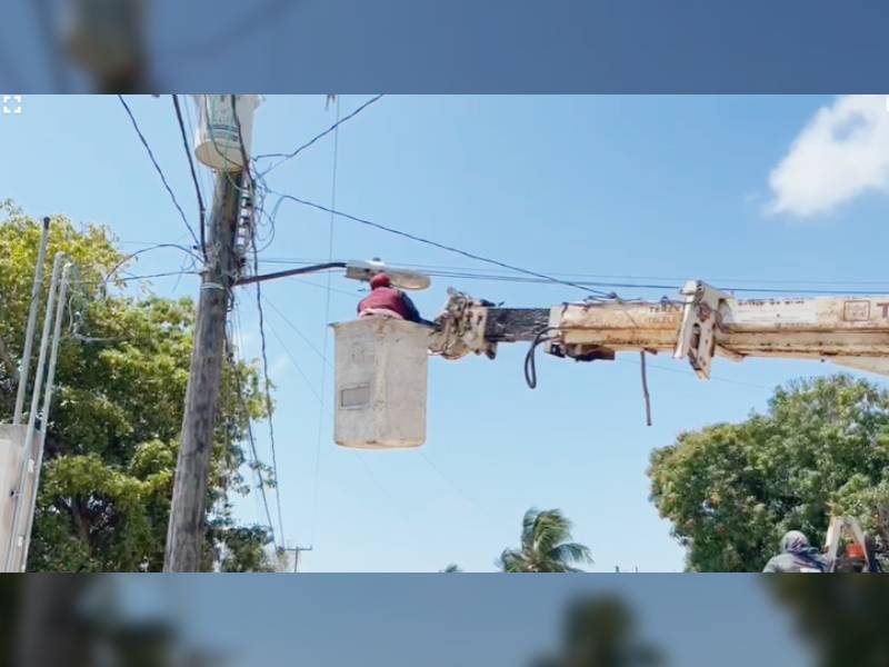 Ayuntamiento de Othón P. Blanco fortalece iluminación en Calderitas