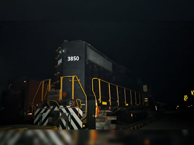 Locomotora del Tren Maya atraviesa Carrillo Puerto