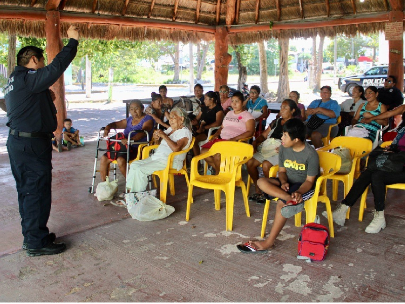 Previenen violencia contra las mujeres en Puerto Morelos