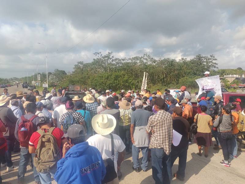 Conjura gobierno estatal bloqueo carretero