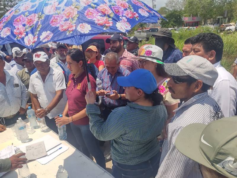 Concilia gobierno del estado con campesinos en bloqueo carretero