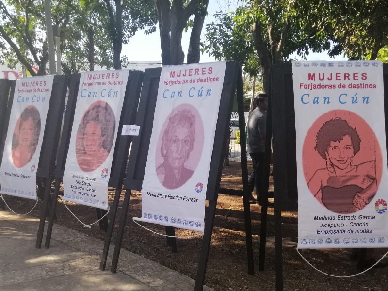 Reconocen a forjadoras de Cancún en el 53 aniversario