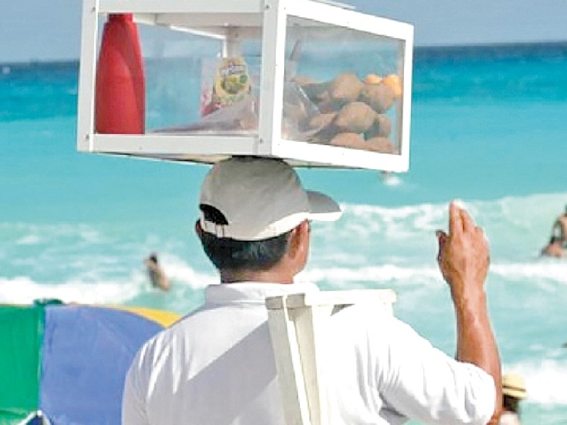 Refuerzan operativo anti ambulantes en las playas