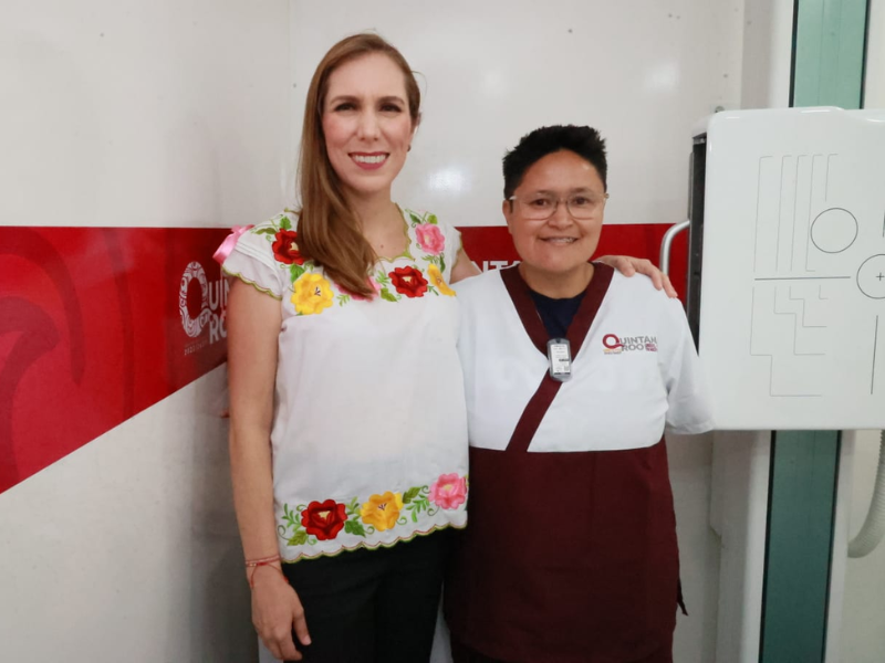 Atenea agradece a Mara Lezama la caravana Salud para Tod@s