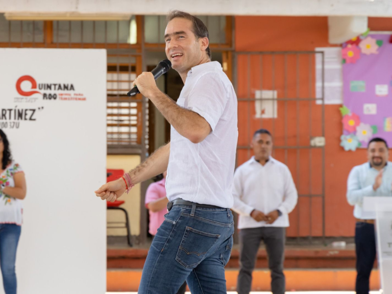 Diego Castañón asiste a convivio del día de las madres en Telesecundaria