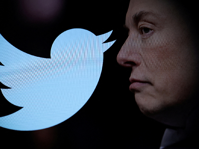 Elon Musk defendió el martes sus decisiones al frente de Twitter y explicó que pronto pasará más tiempo dirigiendo Tesla, al prometer nuevos automóviles completamente autónomos de aquí al año próximo.