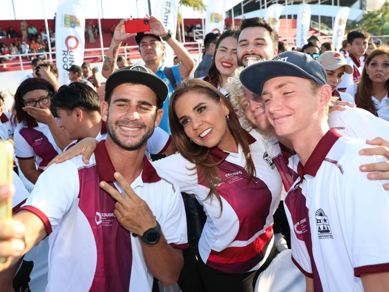 Mara Lezama abandera a competidores de los Nacionales CONADE 2023