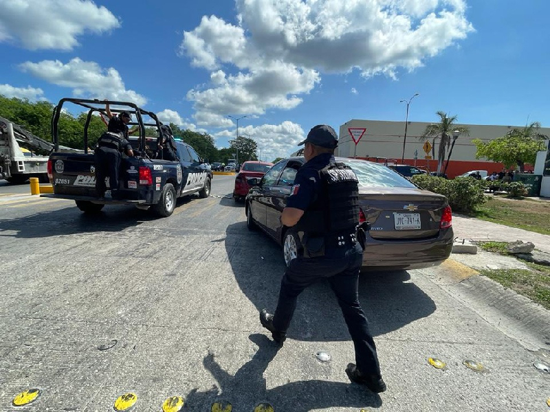 La policía recupera un auto poco después de ser robado