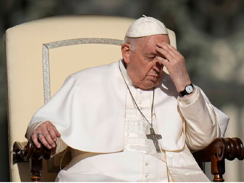 Papa Francisco regaña a una mujer que pidió la bendición para su perro