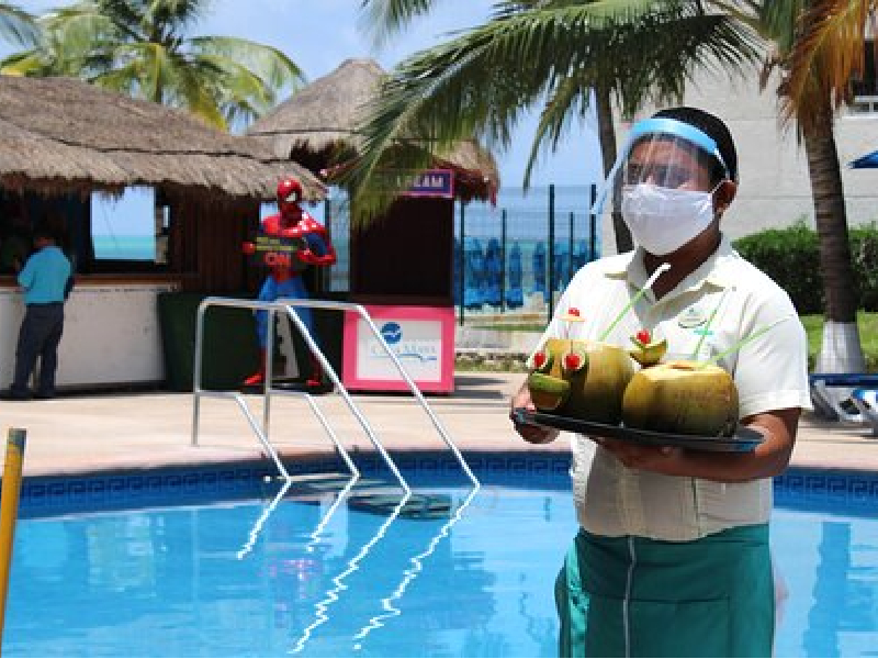 Quintanarroenses son los que más horas trabajan a la semana