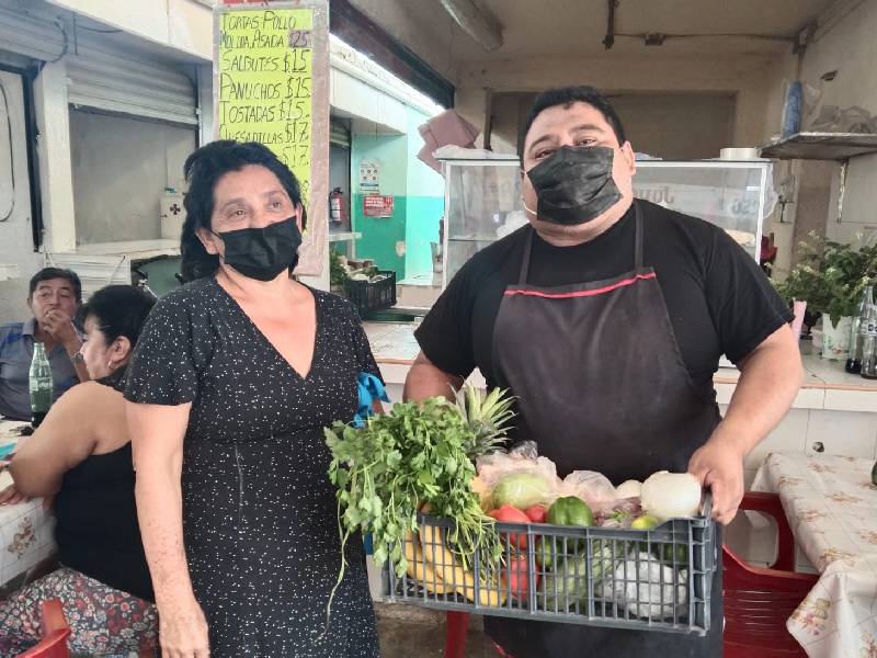 Invitan a consumir productos locales en mercados municipales y participen en rifas