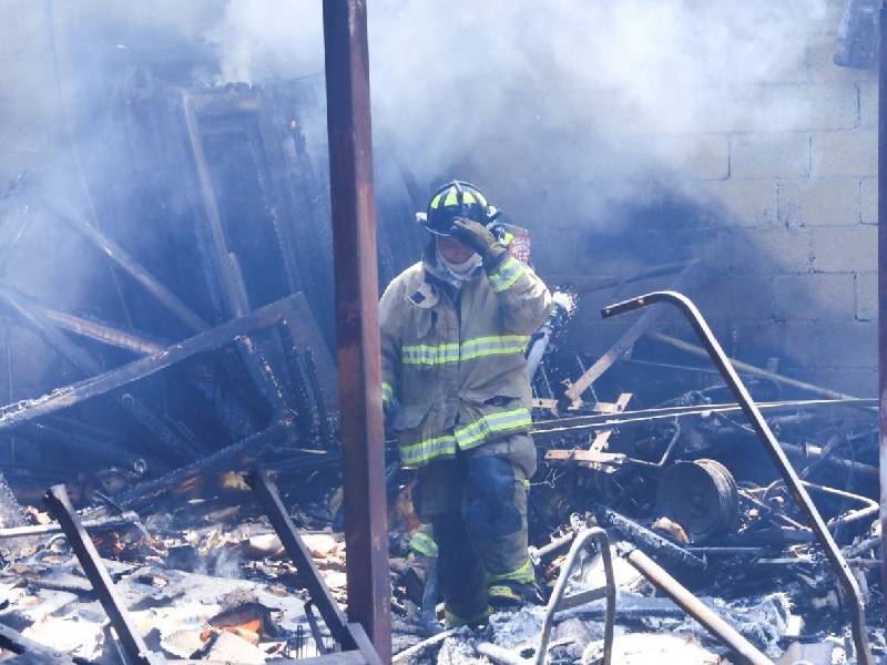 Rápida reacción de cuerpo de bomberos tras incendio