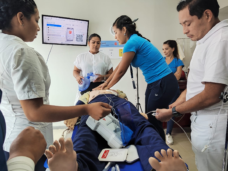 Gobierno capacita al personal de salud en reanimación cardiopulmonar
