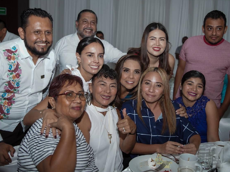 Maestros se suman con Mara Lezama al Nuevo Acuerdo por el Bienestar y Desarrollo de Q. Roo