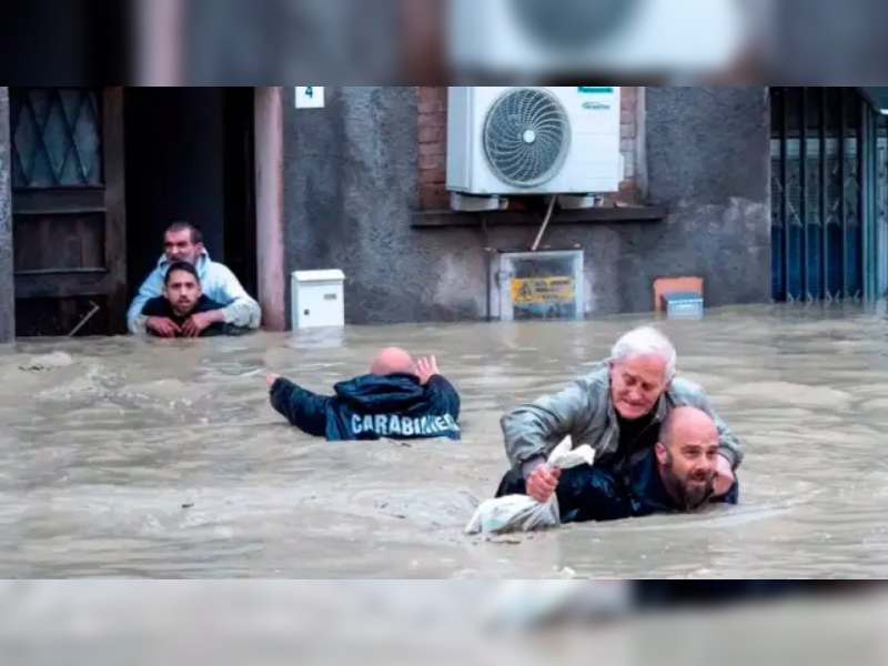 Decenas de desaparecidos y trece muertos en las inundaciones en Italia