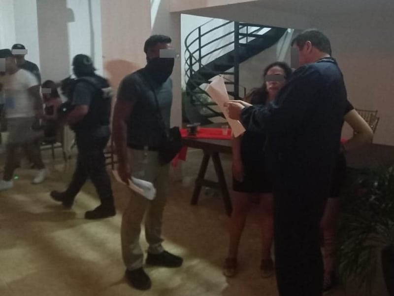 Aseguran casa en Cancún donde se organizaban fiestas clandestinas con menores