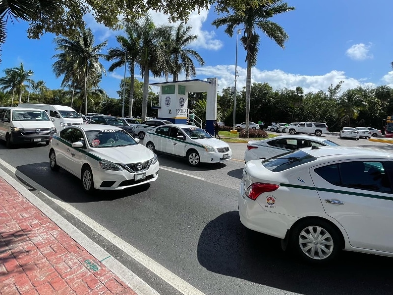 Sanciones a taxistas en puerta