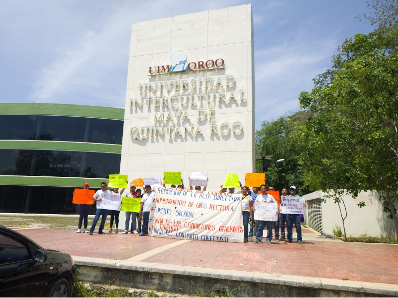 Demandan mejores salarios en la UIMQROO