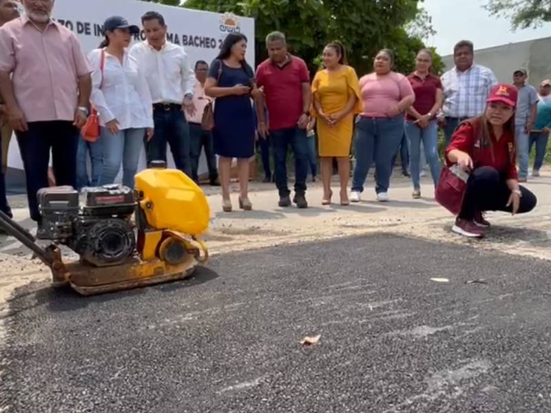Yensunni Martínez da banderazo de inicio de programa bacheo 2023 para Chetumal 