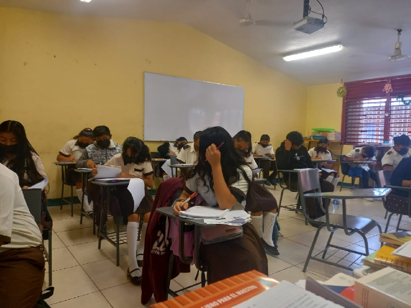 SEQ atiende rezago educativo