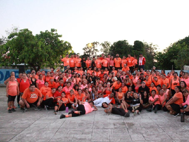 Bailan en Playa del Carmen para erradicar la violencia contra la mujer