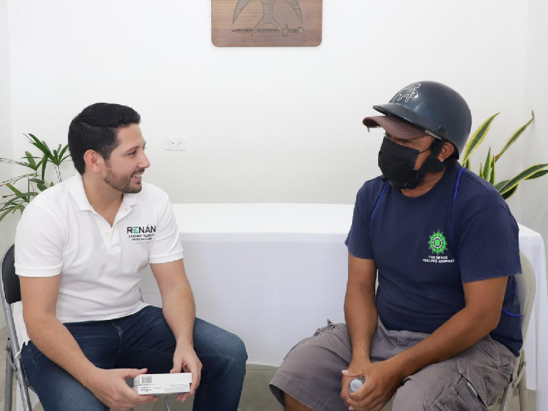 Atienda Renán Sánchez nuevas solicitudes en materia de salud de los cozumeleños