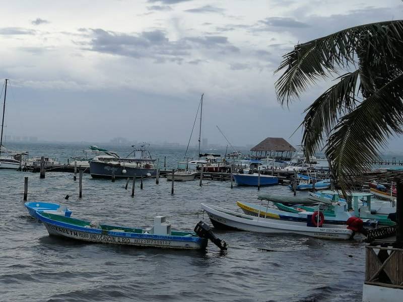 Bañistas dejan playas por los fuertes vientos