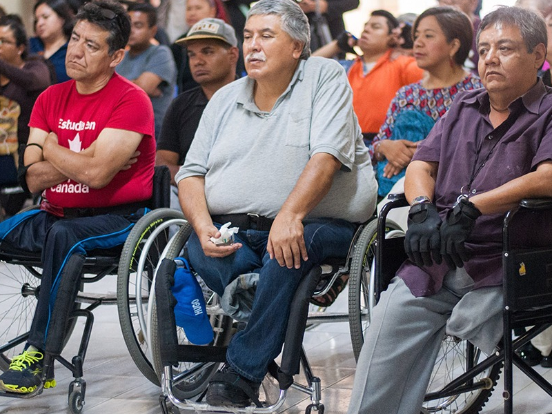 Dan apoyos a personas con discapacidad