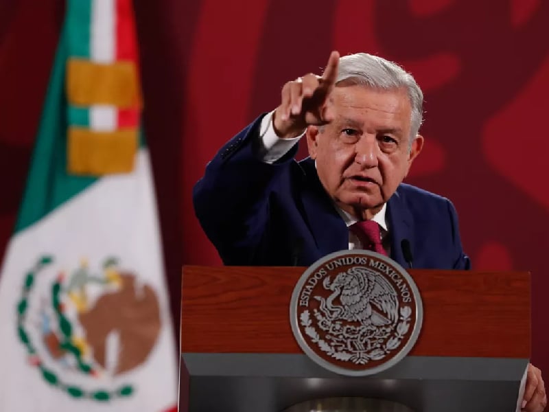 AMLO acusa que 2 abogados “emproblemaron” el acuerdo con trabajadores de Mexicana