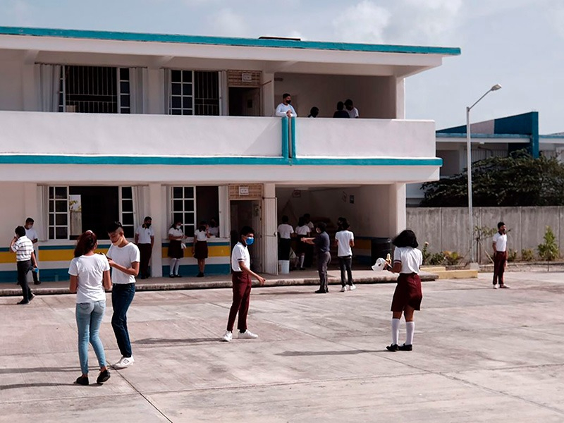 Restringen actividades al aire libre en escuelas de Q. Roo
