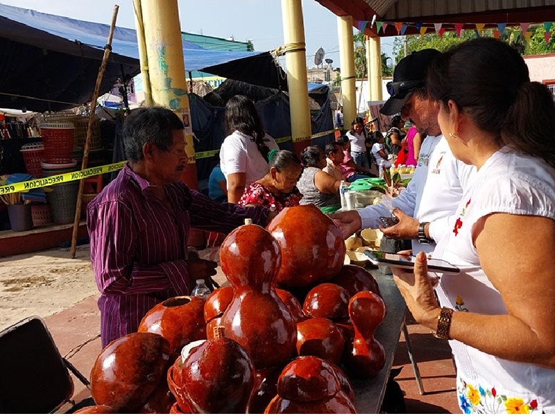 Mujer cardenense vende con éxito "Yeti", versión maya