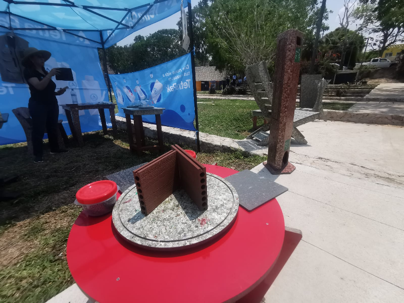 Convierten cajas de leche en materiales de construcción