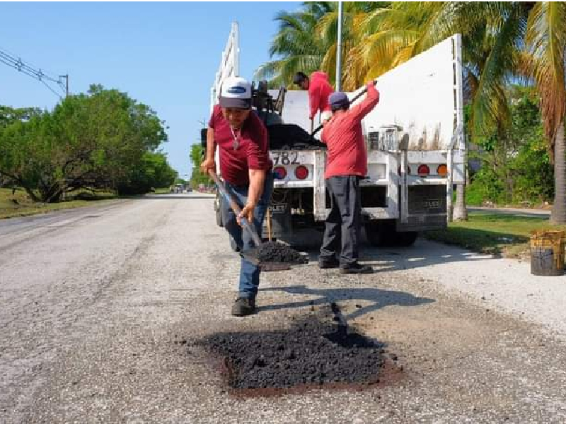 Arranca programa de bacheo emergente en Cancún