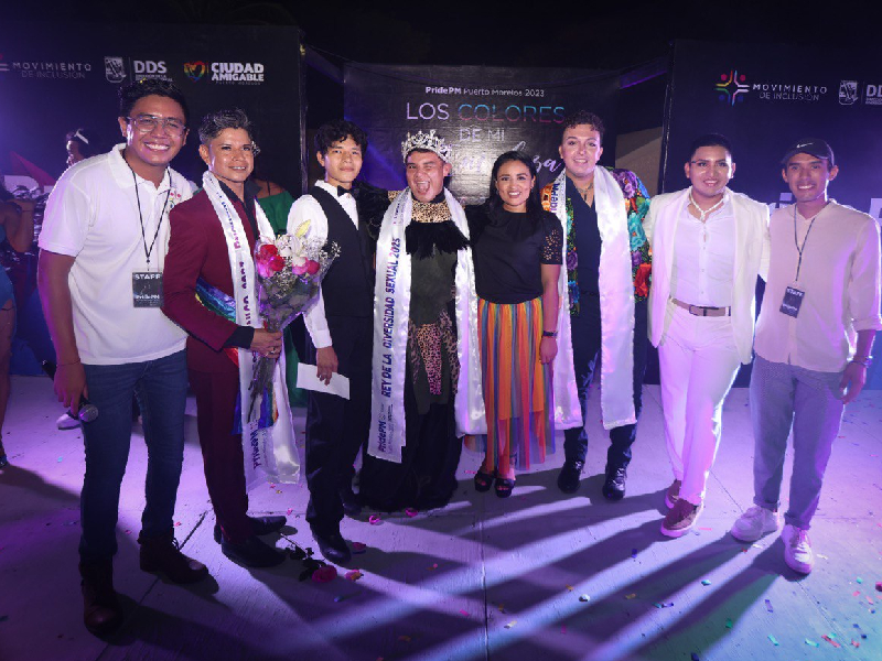 Alcaldesa Blanca Merari corona al rey de la diversidad sexual 2023 de Puerto Morelos