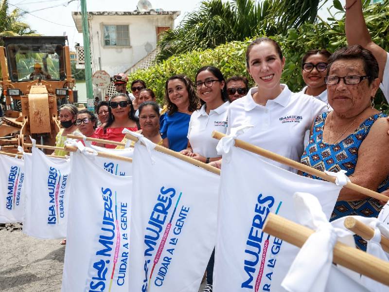 Atenea Gómez genera bienestar para las familias isleñas mejorando y rehabilitando las vialidades
