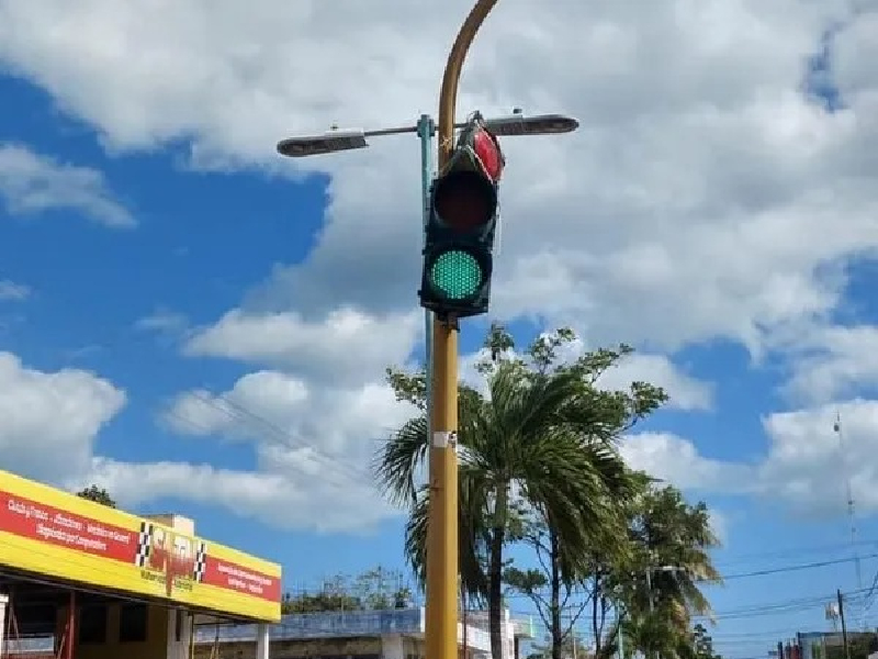 Tiene Chetumal 50% de semáforos en mal estado