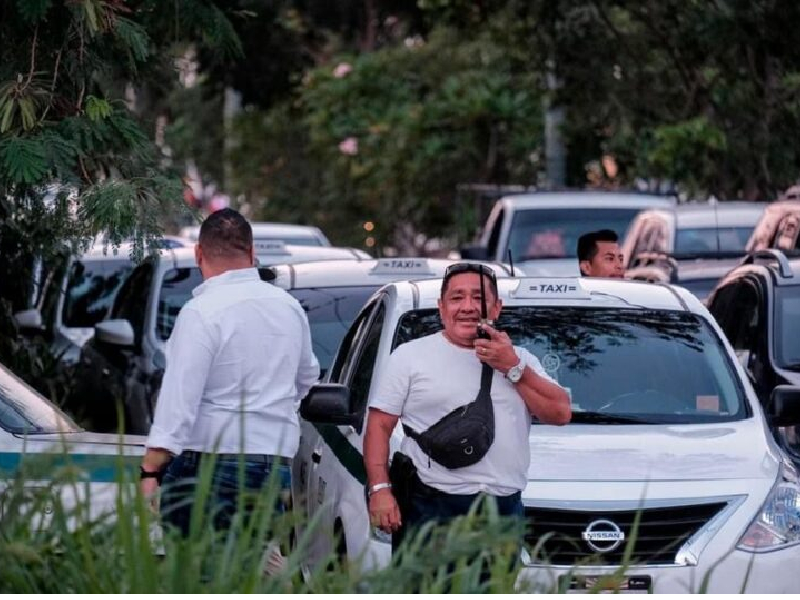 Taxistas se ponen violentos contra operadores de UBER en la zona hotelera