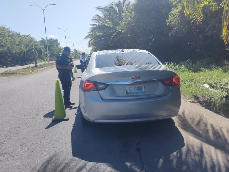 Instalan retenes a la salida de Chetumal para la prevención de delito en carreteras