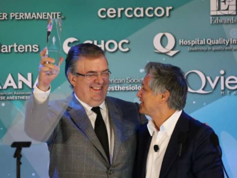 Marcelo Ebrard premio Joe Kiani