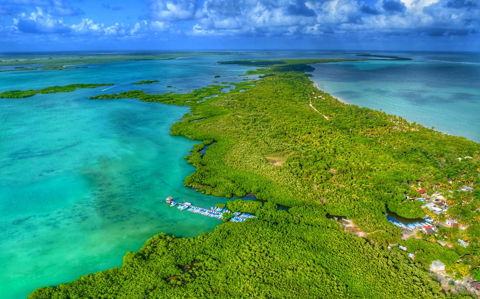 Turistas dejarán derrama económica de 1,700 millones de dólares en vacaciones de verano