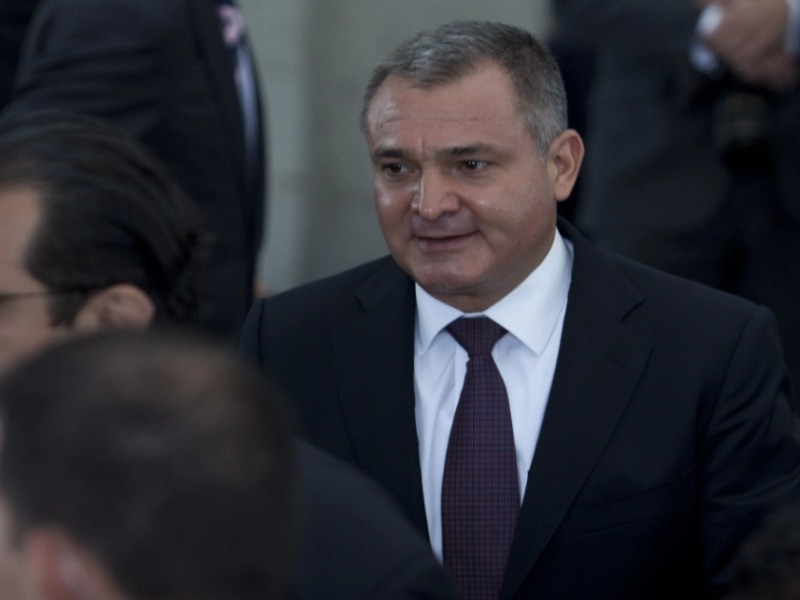 FGR anuncia tres órdenes de aprehensión contra García Luna y familiares