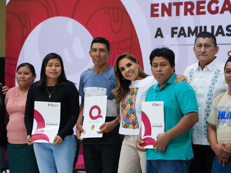 Mara Lezama entrega títulos de propiedad a habitantes de Maya Balam