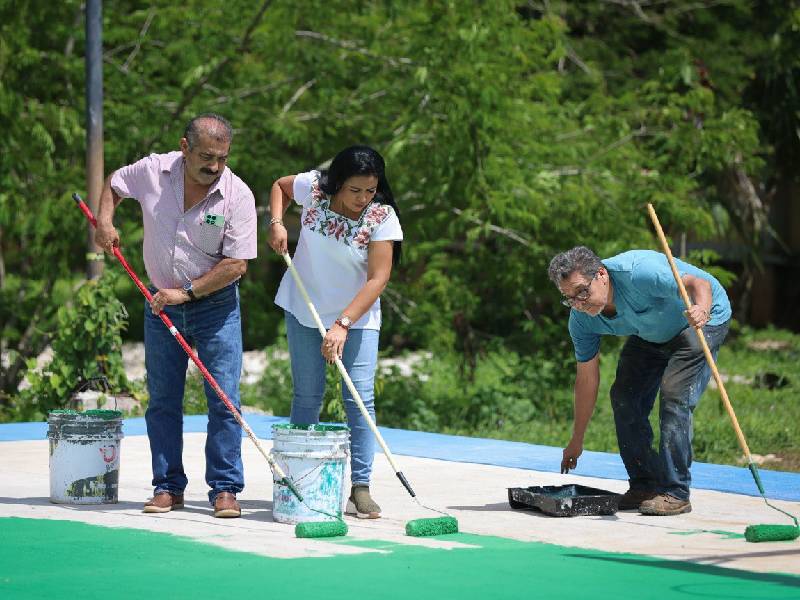 Supervisa Blanca Merari trabajos de mantenimiento a instalaciones deportivas en Leona Vicario 