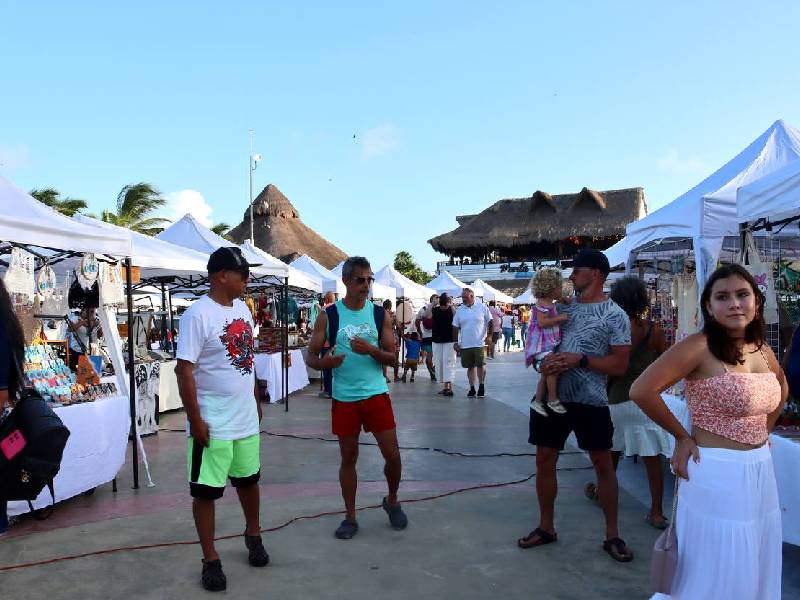 Hoteles de Puerto Morelos abren sus puertas a artesanos