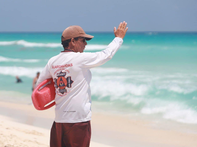 Refuerzan presencia de guardavidas en playas